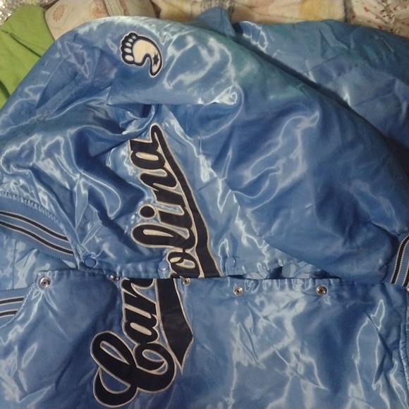 Carolina Tarheels jacket - Picture 2 of 3